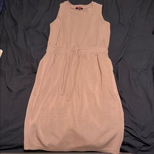 Chic Sleeveless Tan Midi Dress